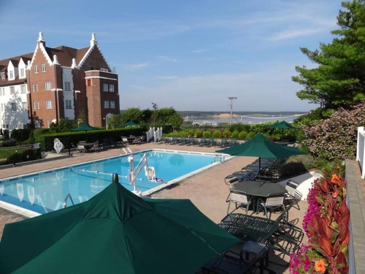 蒙托克庄园酒店 外观 照片 The pool at the Ocean House