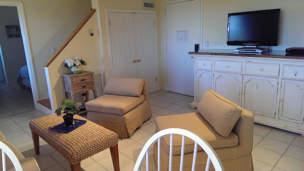 蒙托克庄园酒店 客房 照片 Living room in a typical condominium