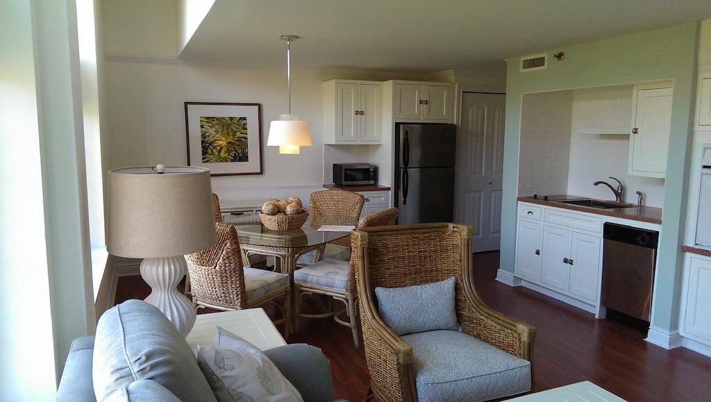 蒙托克庄园酒店 客房 照片 A typical interior of a condo at the Ocean Club