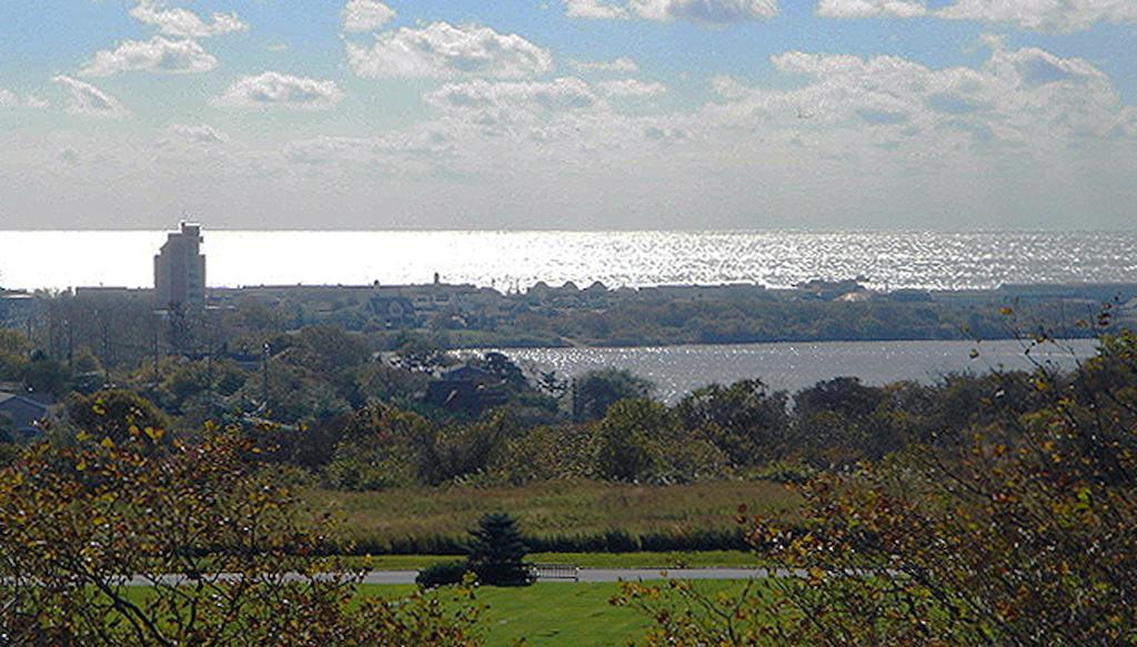 蒙托克庄园酒店 外观 照片 View of the Atlantic Ocean from the park