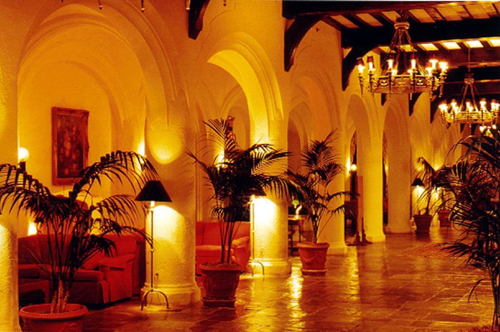 蒙托克庄园酒店 外观 照片 The lobby of the Hotel del Coronado